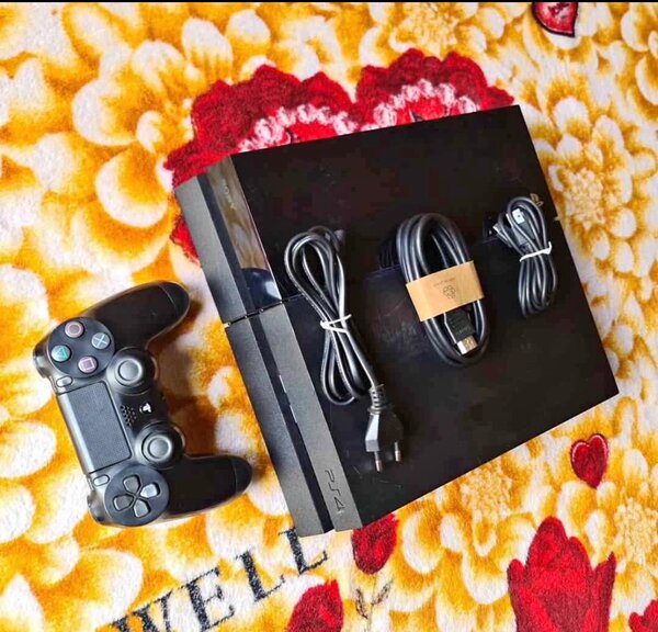 Console PS4 avec manette