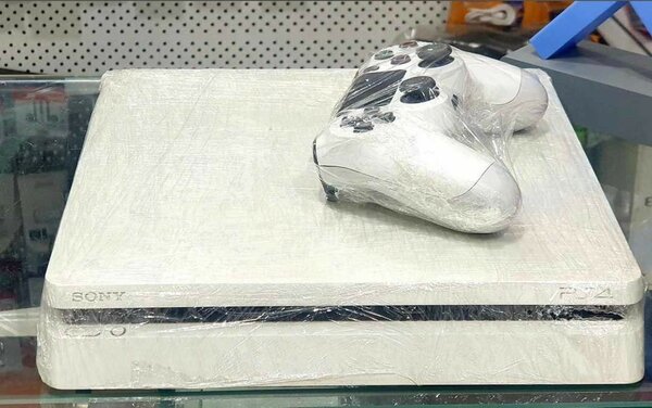 Ps4 Slim + 1CD au choix// nouvel Arivage