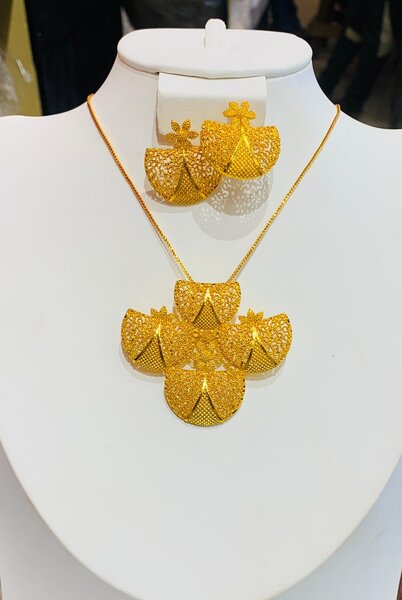 Parure en or élégante