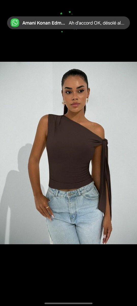 Haut asymétrique à épaules dénudées