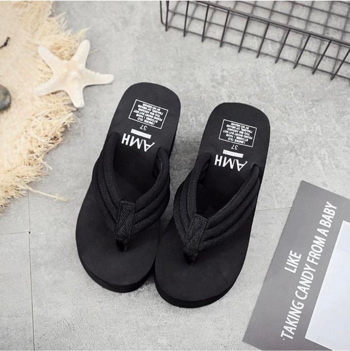 Tongs compensées noires élégantes