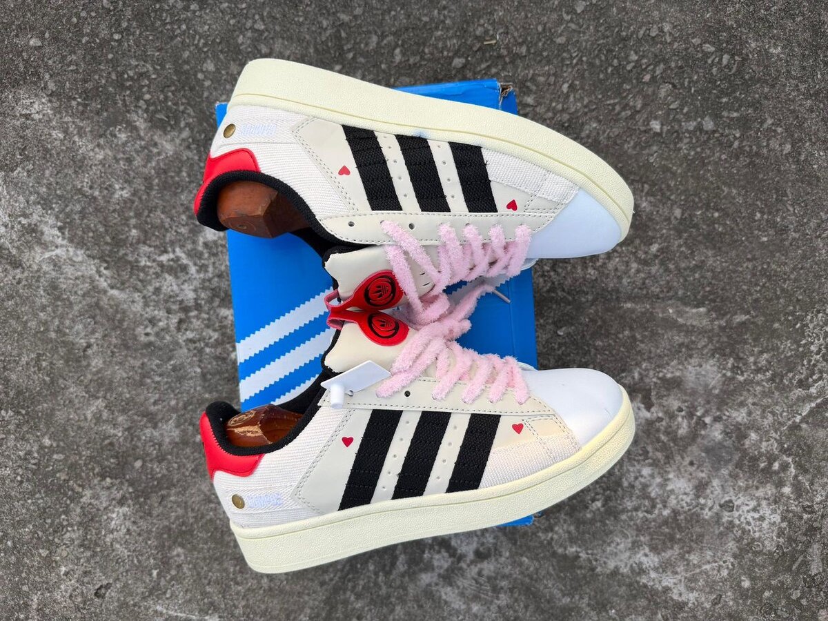 Chaussures Adidas blanches pour femme