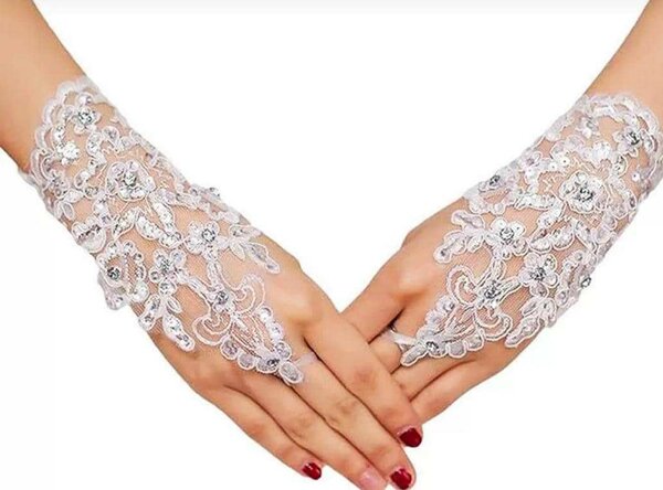 Elegant Lace Gloves Set