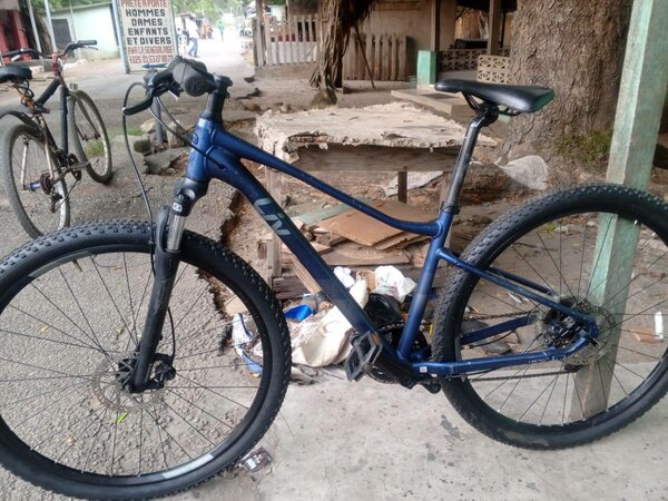 VTT moderne bleu foncé