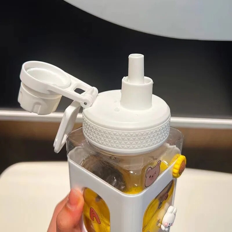 Bouteille d'eau avec couvercle sécurisé