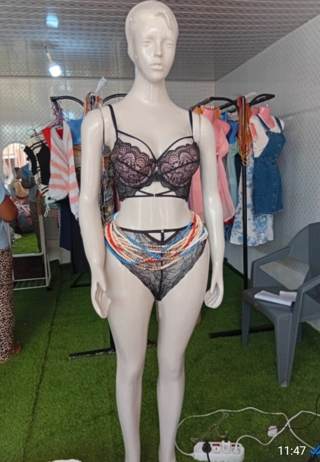 Ensemble lingerie et robe de nuit