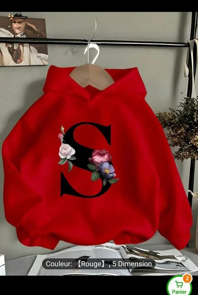 Sweat à capuche rouge avec lettre S et fleurs