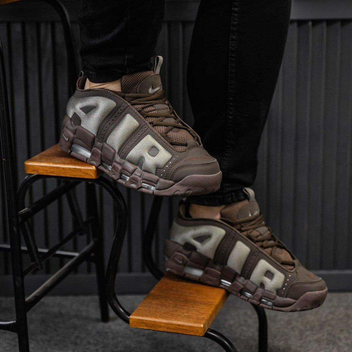NIKE AIR UPTEMPO LOW