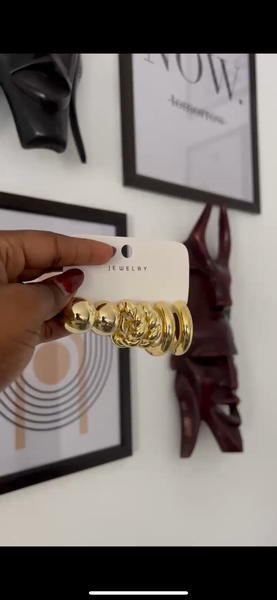 Boucles d'oreilles dorées élégantes