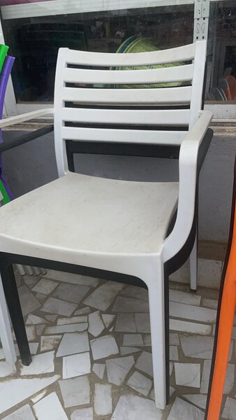 Chaise de jardin blanche