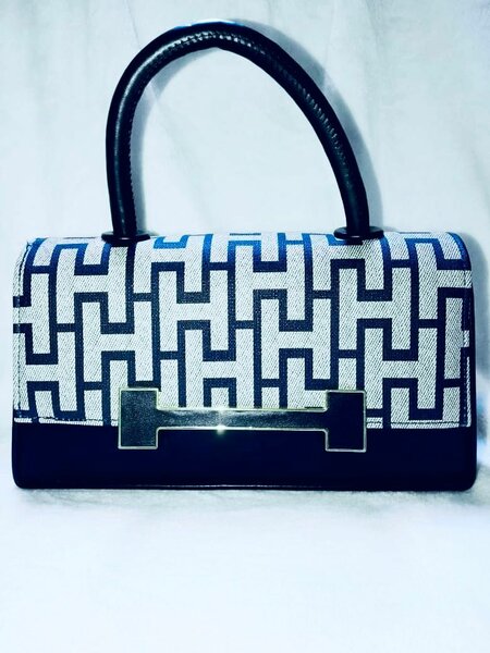 Sac à main élégant noir et blanc