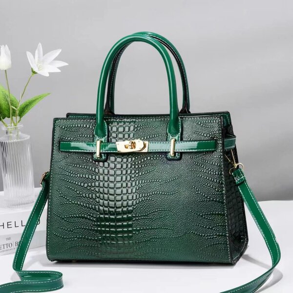 High quality, stylish women's bag green