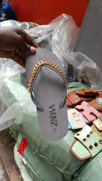 Tongs et sandales élégants