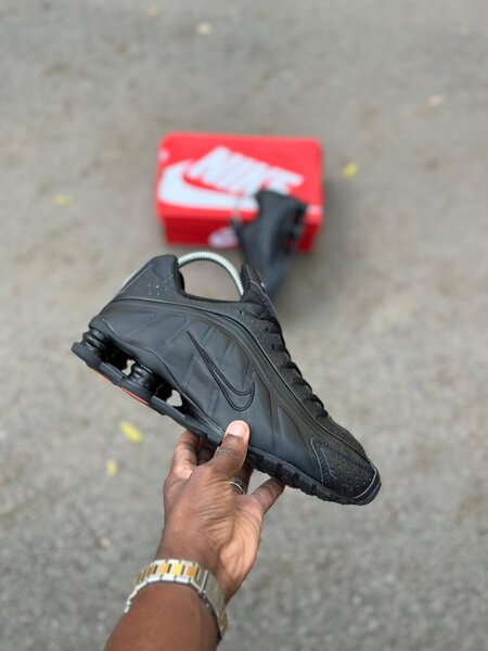 Chaussures  Nike shox r4