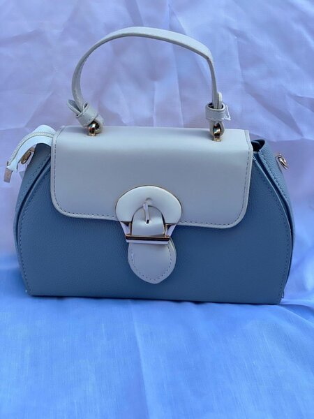 Sac élégant en cuir bicolore