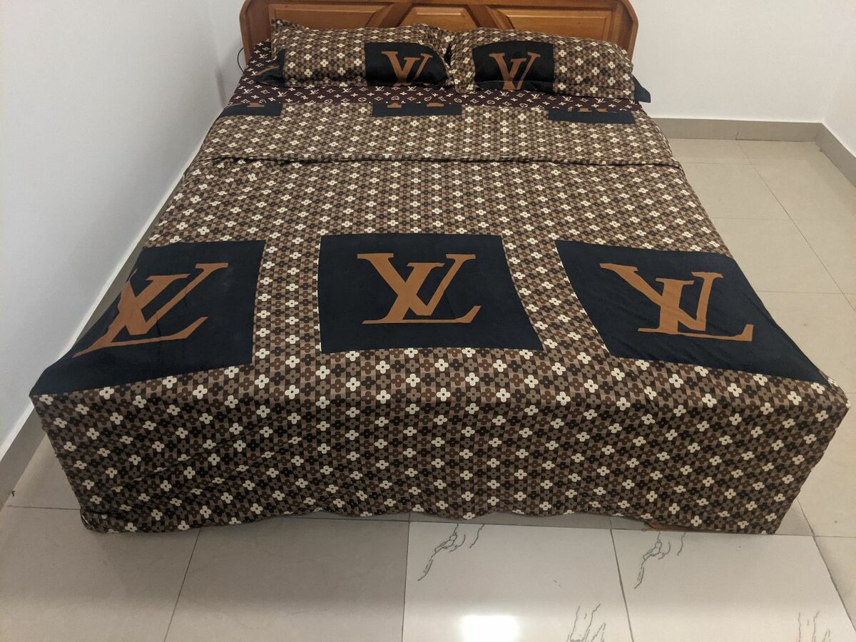 Complete Queen-Sized Bed Set