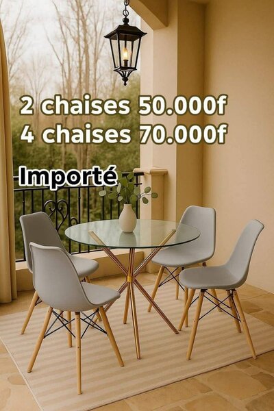 Table ronde avec 4 chaises