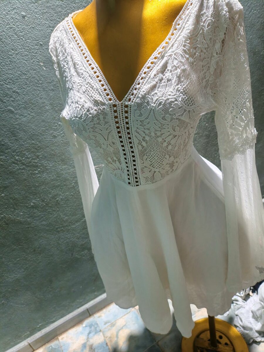 Robe de soirée en dentelle blanche