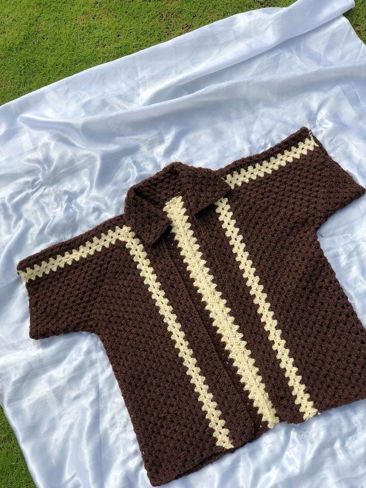 Chemise tricotée en crochet