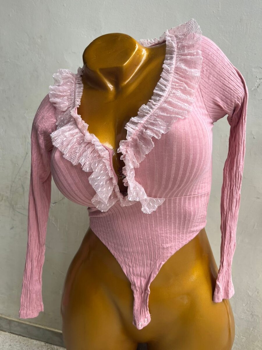 Body féminin élégant