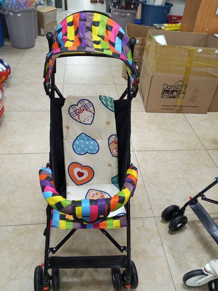 Poussette bébé colorée