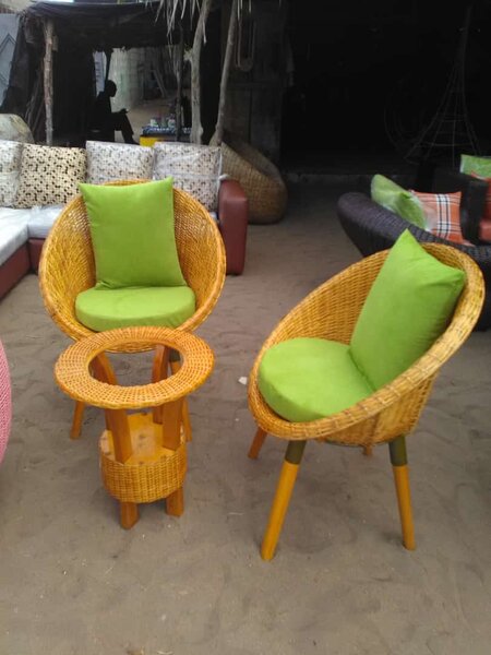 Chaises en rotin colorées