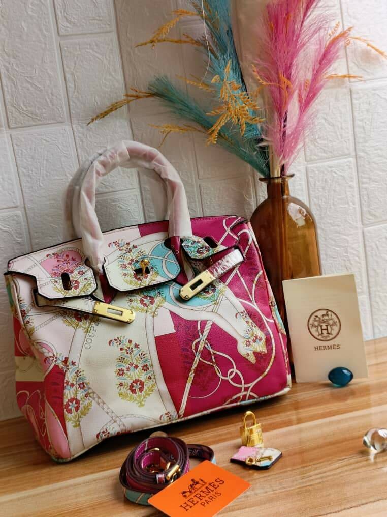 Sac en cuir tissé élégant