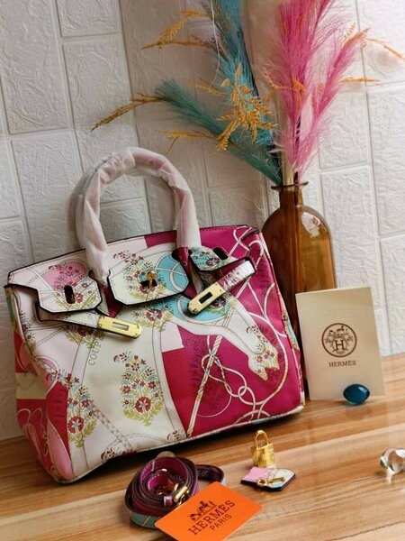 Sac en cuir tissé élégant