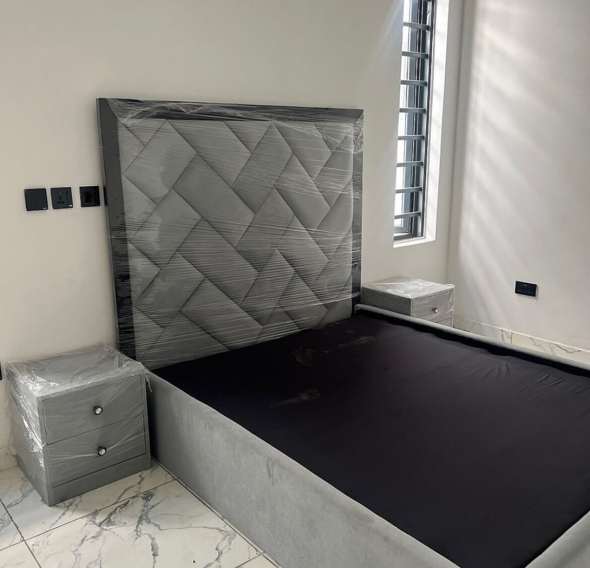 Double size bed frame with 2 side drawers