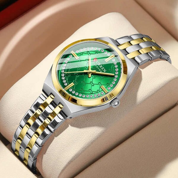 Montre élégante curren