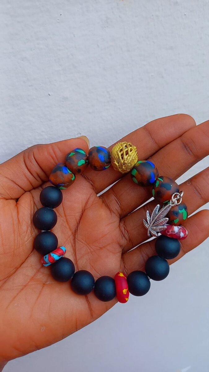 Uncustomised bracelet