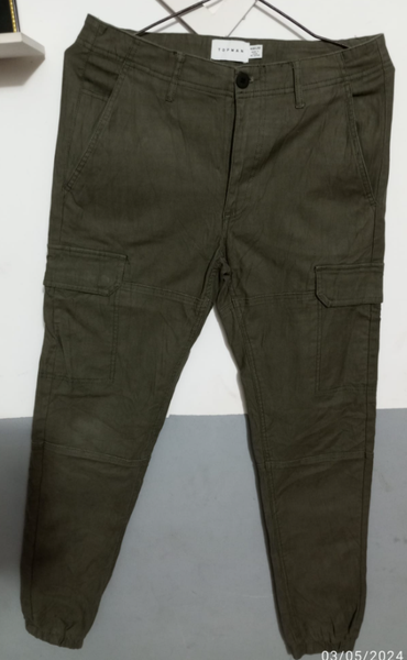 Pantalons cargo disponibles 