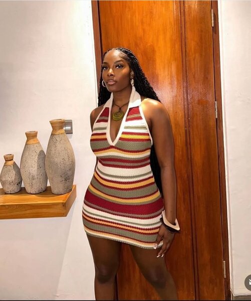 Robe Tricotée Rayée Élégante