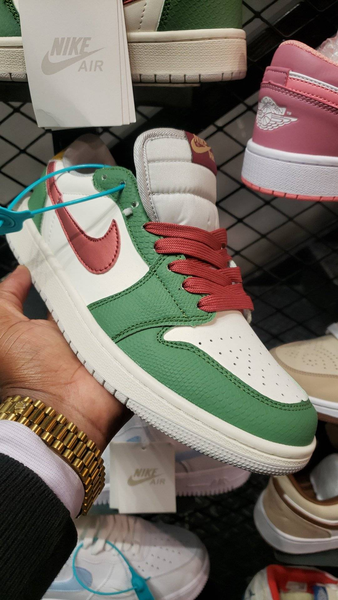 Chaussure blanc vert rouge