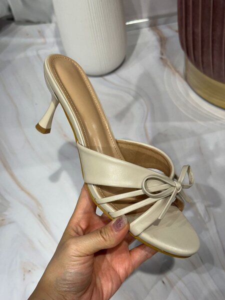 Mules à talons élégantes