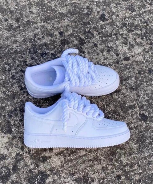 Chaussures Nike Air Force 1 blanches