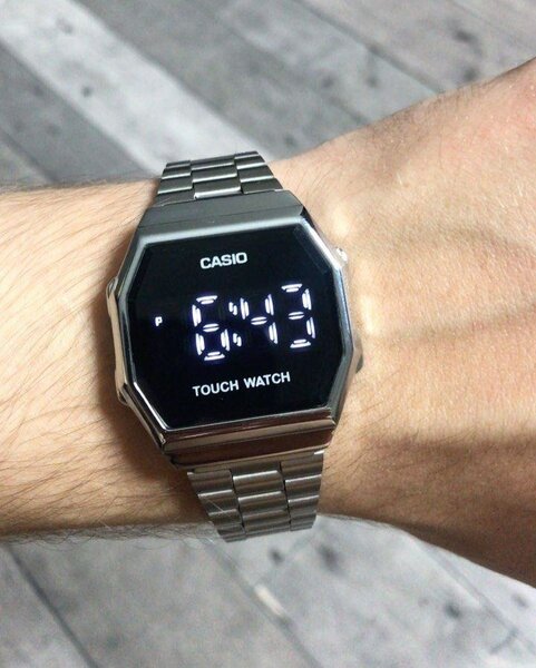 Montre tactile Casio en Acier