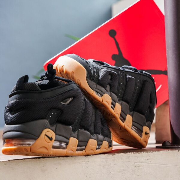 Nike air more uptempo low