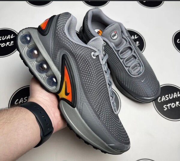 Chaussures Nike Air Max gris et orange