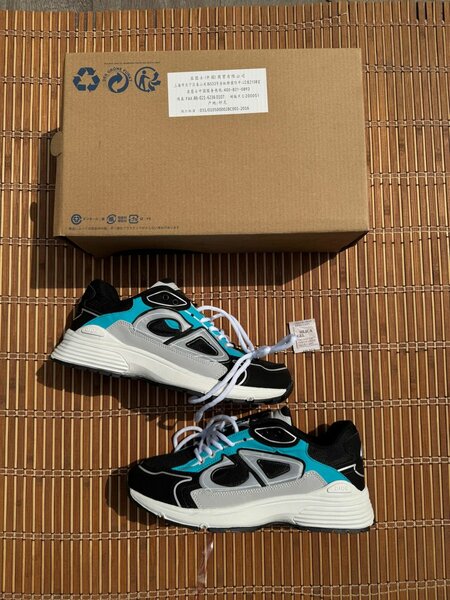 Baskets sport noires et bleues