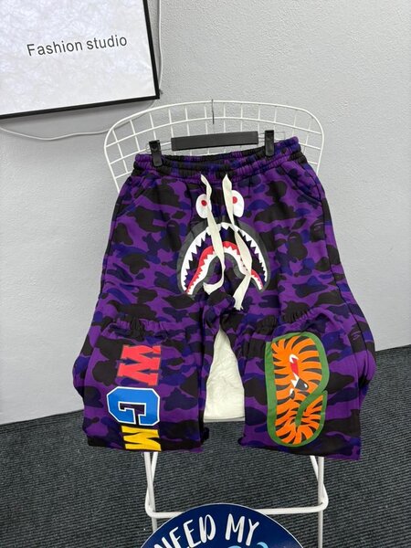 Shorts camouflage requin