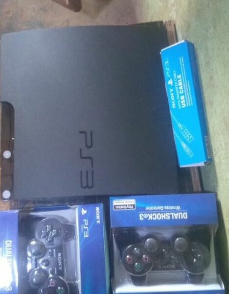 Console PS4 Slim 500 Go + Manette Dualshock