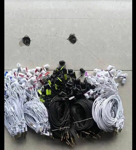 Brand New Wired Headsets   Super Bass  Strong & Durable