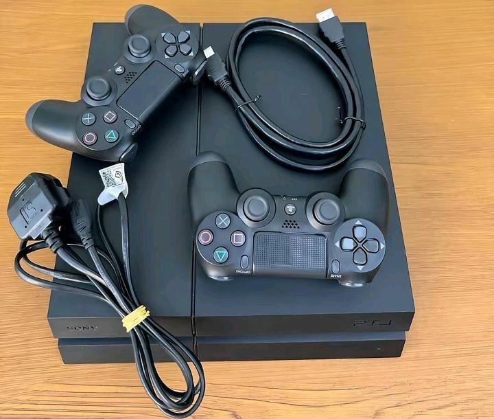 Console PS4 avec manette
