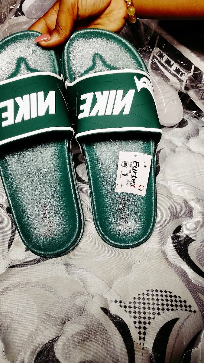 Claquettes confortables unisexes