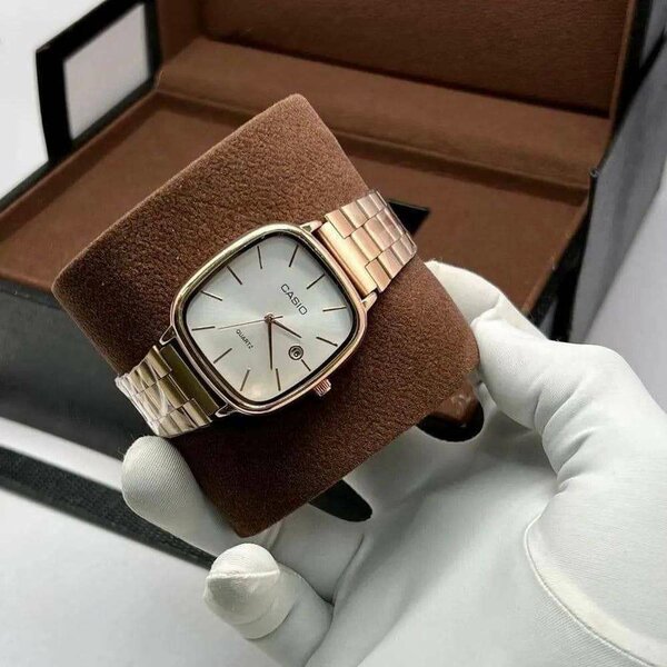 Montre élégante Casio dorée