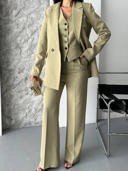 Costume tailleur élégant femme