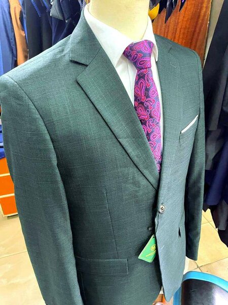 Costume élégant homme business