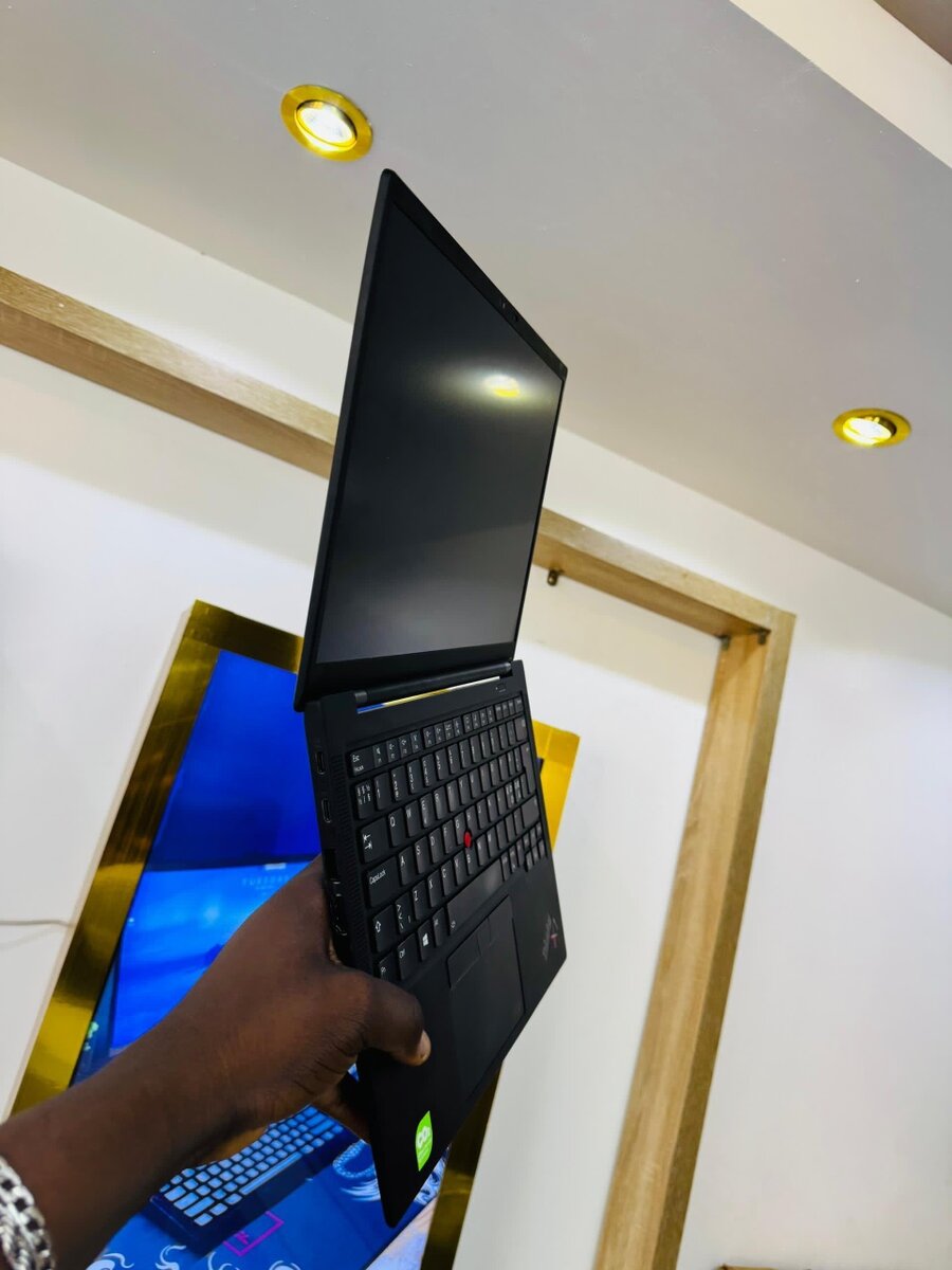 LENOVO X1 CARBON GEN 9