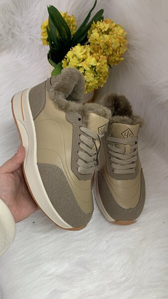 Утепленые кроссовки